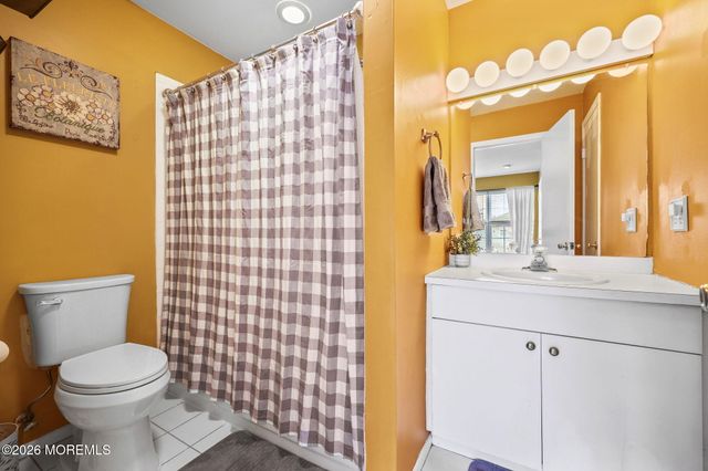 31 Atrium Way 3-1, Manalapan, NJ 07726