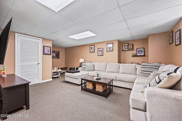 31 Atrium Way 3-1, Manalapan, NJ 07726