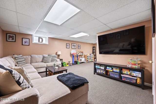 31 Atrium Way 3-1, Manalapan, NJ 07726