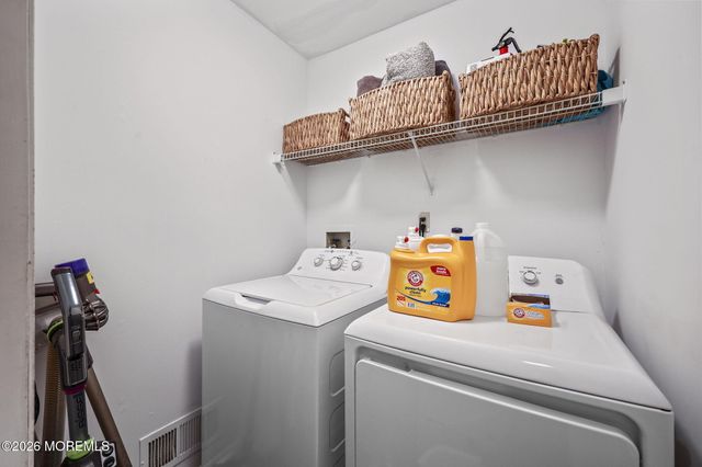 31 Atrium Way 3-1, Manalapan, NJ 07726