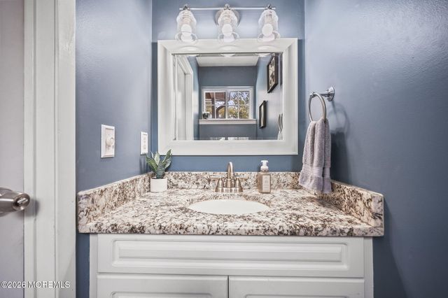 31 Atrium Way 3-1, Manalapan, NJ 07726