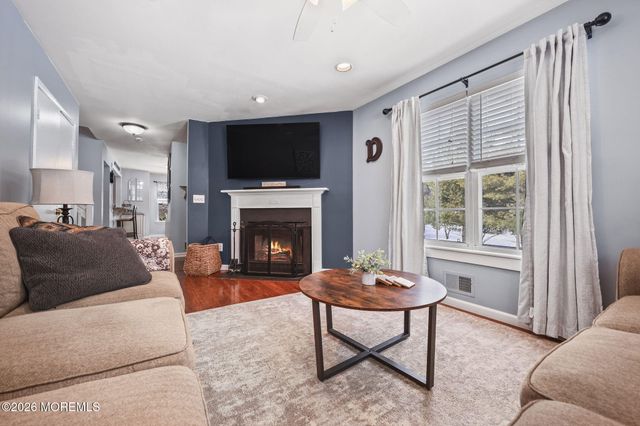 31 Atrium Way 3-1, Manalapan, NJ 07726