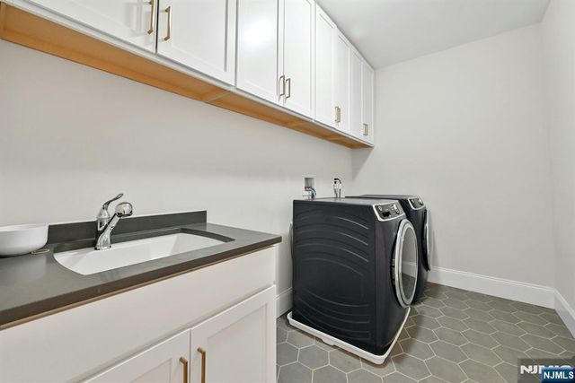 31 St Andrews Circle, River Vale, NJ 07675