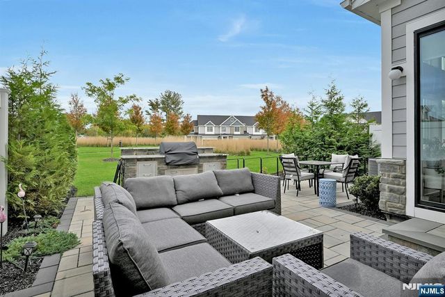 31 St Andrews Circle, River Vale, NJ 07675