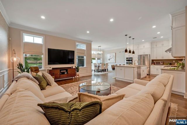 31 St Andrews Circle, River Vale, NJ 07675