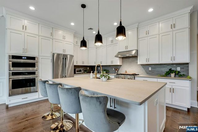 31 St Andrews Circle, River Vale, NJ 07675