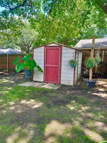 206 Vanderbilt Lane, Waxahachie, TX 75165