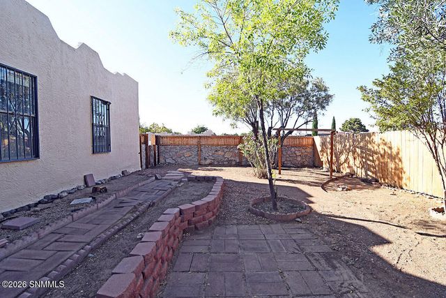 992 Graham Street, Las Cruces, NM 88001