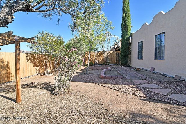 992 Graham Street, Las Cruces, NM 88001