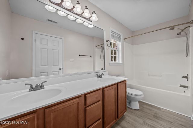 4015 W T Whitehead Drive, Jacksonville, NC 28546