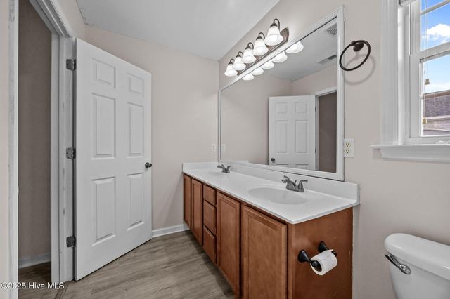 4015 W T Whitehead Drive, Jacksonville, NC 28546