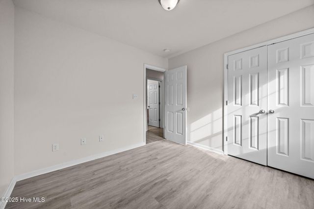 4015 W T Whitehead Drive, Jacksonville, NC 28546