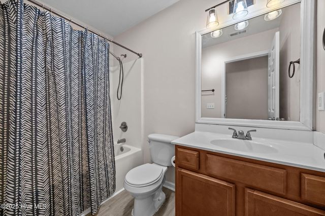 4015 W T Whitehead Drive, Jacksonville, NC 28546