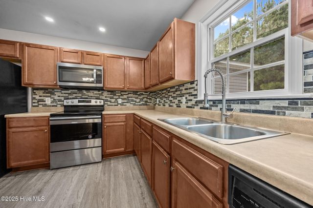 4015 W T Whitehead Drive, Jacksonville, NC 28546