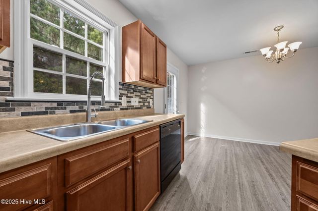 4015 W T Whitehead Drive, Jacksonville, NC 28546