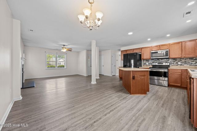 4015 W T Whitehead Drive, Jacksonville, NC 28546