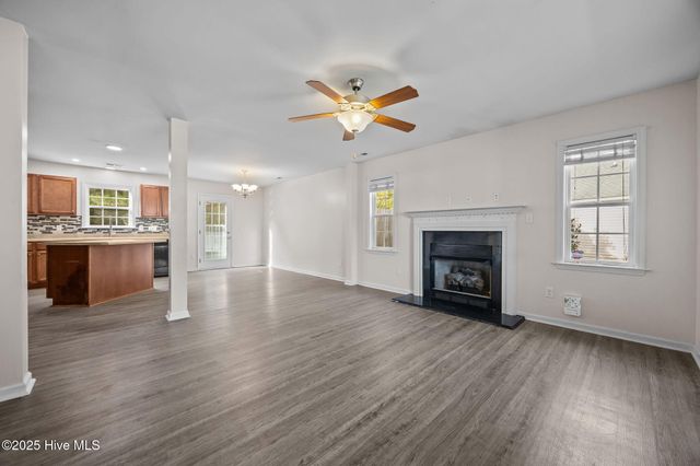 4015 W T Whitehead Drive, Jacksonville, NC 28546