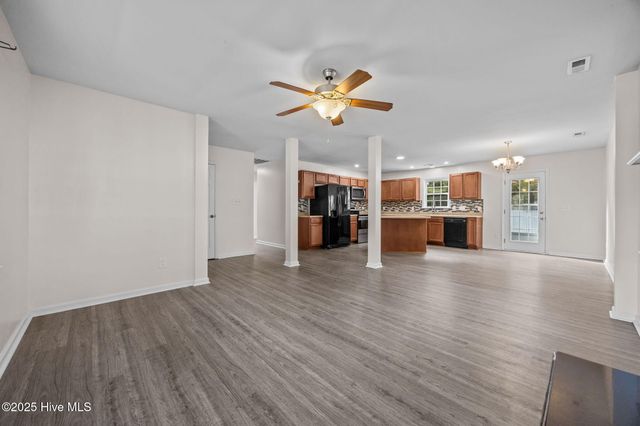 4015 W T Whitehead Drive, Jacksonville, NC 28546