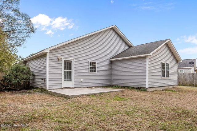 4015 W T Whitehead Drive, Jacksonville, NC 28546