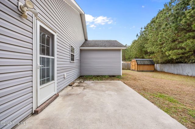 4015 W T Whitehead Drive, Jacksonville, NC 28546