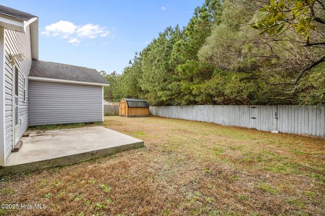 4015 W T Whitehead Drive, Jacksonville, NC 28546