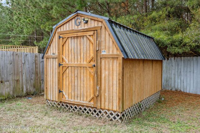 4015 W T Whitehead Drive, Jacksonville, NC 28546