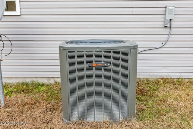 4015 W T Whitehead Drive, Jacksonville, NC 28546