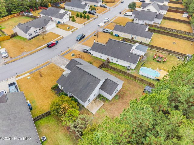 4015 W T Whitehead Drive, Jacksonville, NC 28546