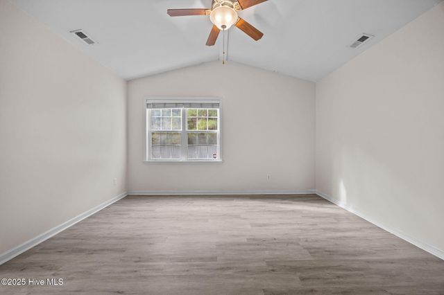 4015 W T Whitehead Drive, Jacksonville, NC 28546