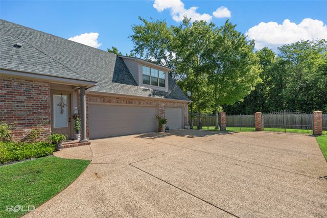 1053 Fawn Hollow, Bossier City, LA 71111