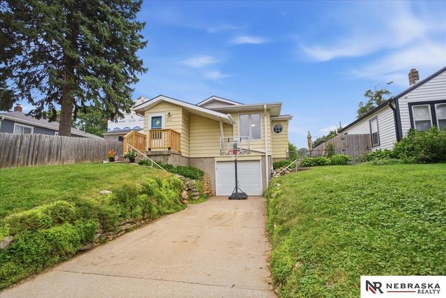 6311 Parker Street, Omaha, NE 68104