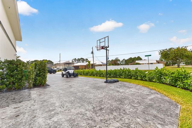 5775 NW Canada Street, Port St. Lucie, FL 34986