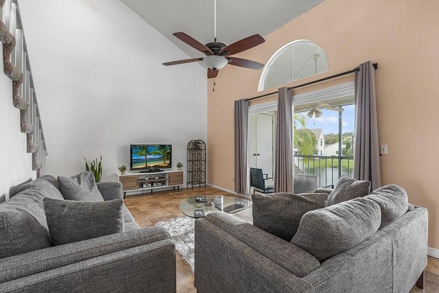 1965 Westminster Circle 6, Vero Beach, FL 32966