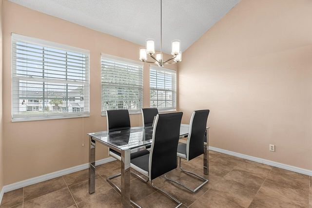 1965 Westminster Circle 6, Vero Beach, FL 32966