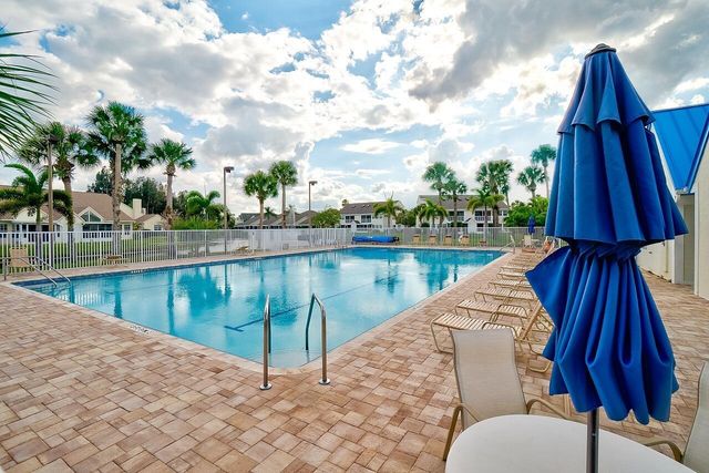 1965 Westminster Circle 6, Vero Beach, FL 32966