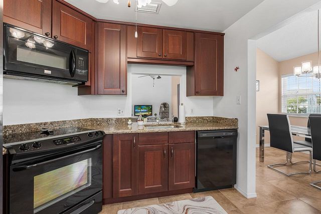 1965 Westminster Circle 6, Vero Beach, FL 32966