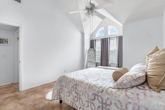 1965 Westminster Circle 6, Vero Beach, FL 32966