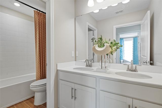 156 FLAG LILLY LANE, Umatilla, FL 32784