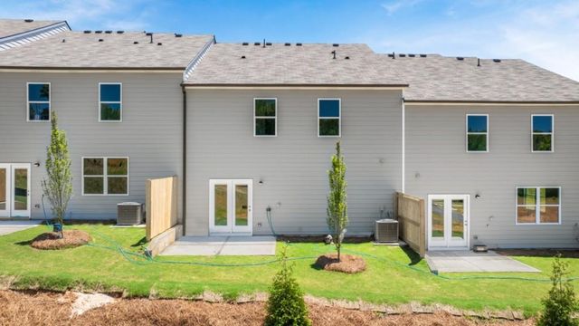 1801 Meadow Green Circle, Gainesville, GA 30501
