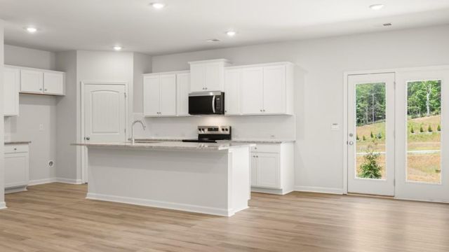 1801 Meadow Green Circle, Gainesville, GA 30501