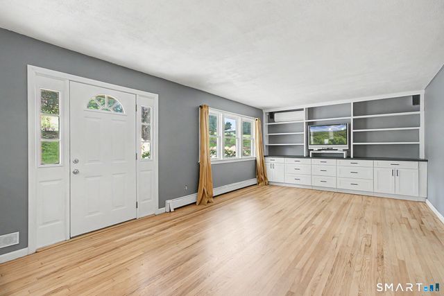 19 Governors Lane, Bethel, CT 06801