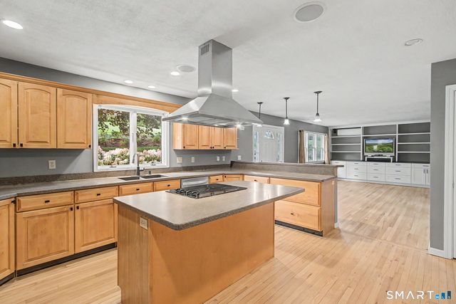19 Governors Lane, Bethel, CT 06801