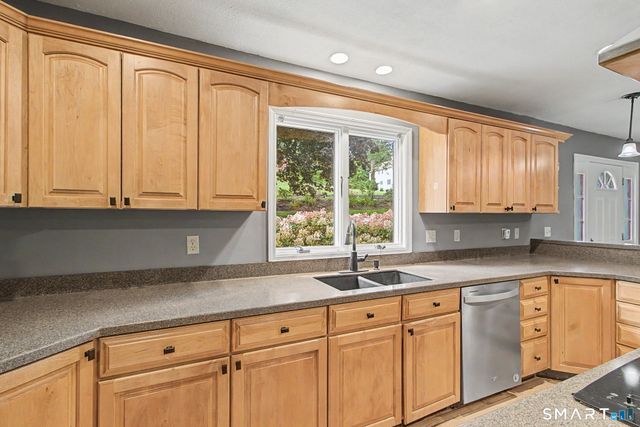 19 Governors Lane, Bethel, CT 06801