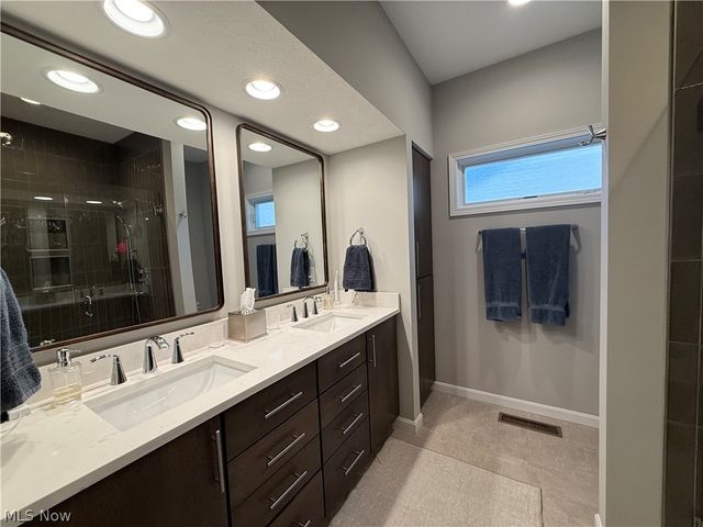 9154 Pleasant Ridge Circle, North Ridgeville, OH 44039
