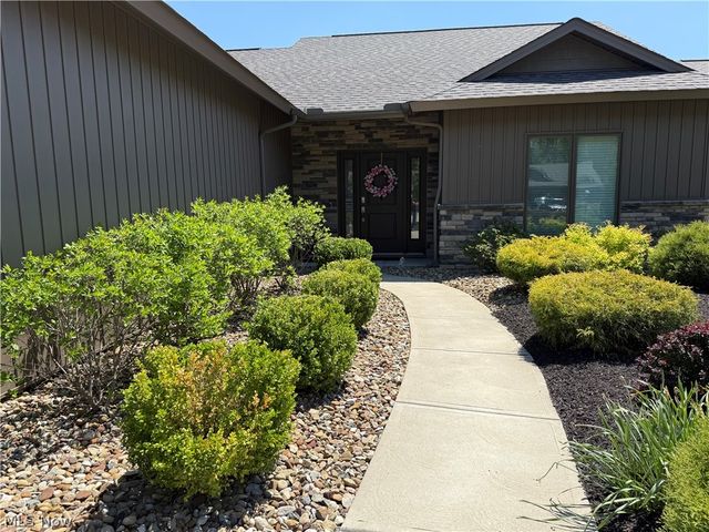 9154 Pleasant Ridge Circle, North Ridgeville, OH 44039