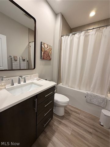 9154 Pleasant Ridge Circle, North Ridgeville, OH 44039
