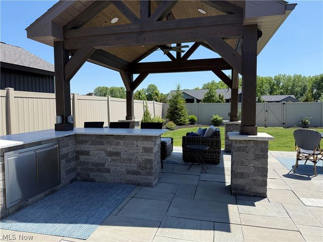 9154 Pleasant Ridge Circle, North Ridgeville, OH 44039