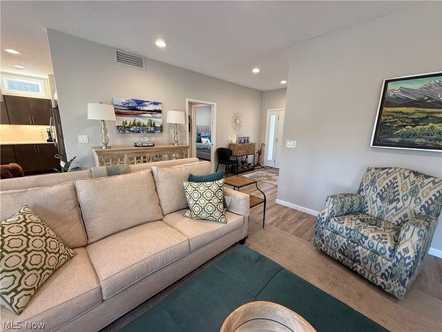9154 Pleasant Ridge Circle, North Ridgeville, OH 44039