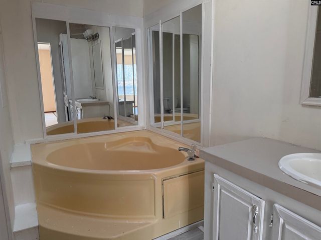 6726 E Peach Road, Ridgeway, SC 29130