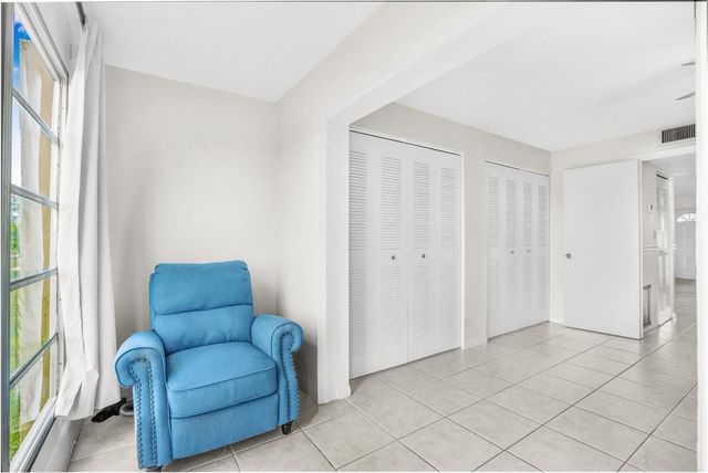 9081 Sunrise Lakes Blvd 214, Sunrise, FL 33322